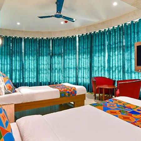 Fabhotel Siddharth Corporate - Vavol, Gandhinagar Bagian luar foto