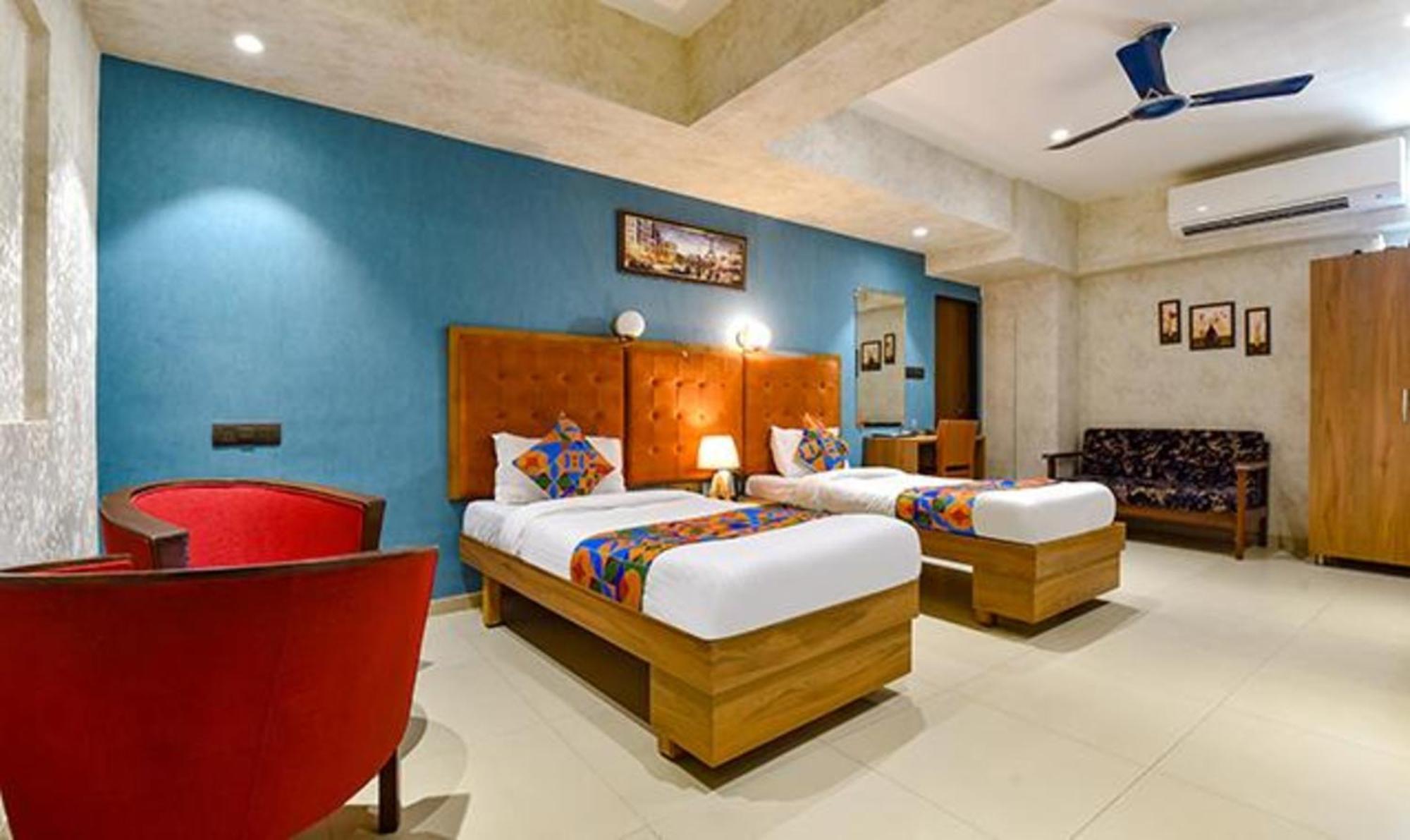 Fabhotel Siddharth Corporate - Vavol, Gandhinagar Bagian luar foto