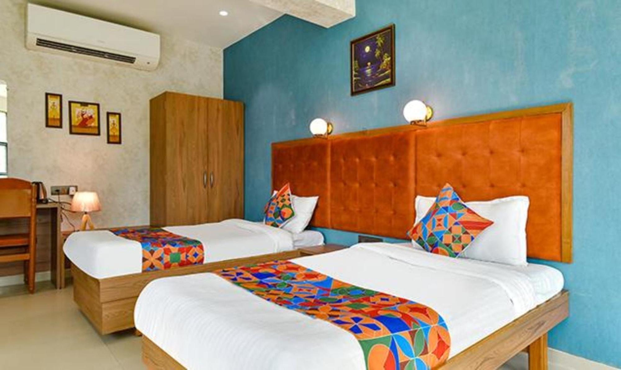 Fabhotel Siddharth Corporate - Vavol, Gandhinagar Bagian luar foto