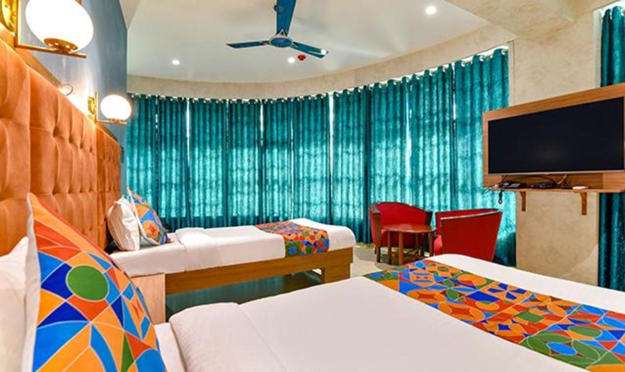 Fabhotel Siddharth Corporate - Vavol, Gandhinagar Bagian luar foto