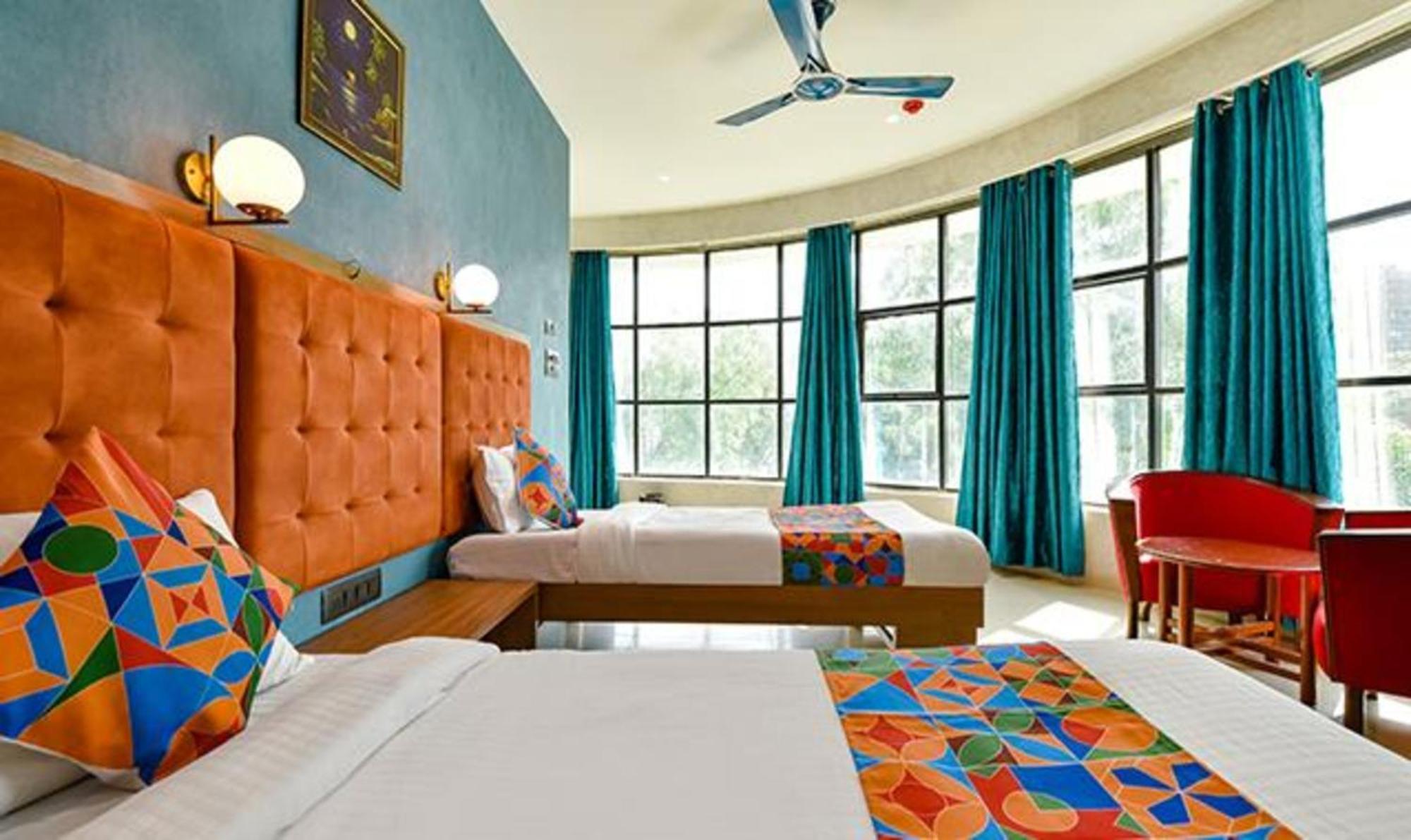 Fabhotel Siddharth Corporate - Vavol, Gandhinagar Bagian luar foto