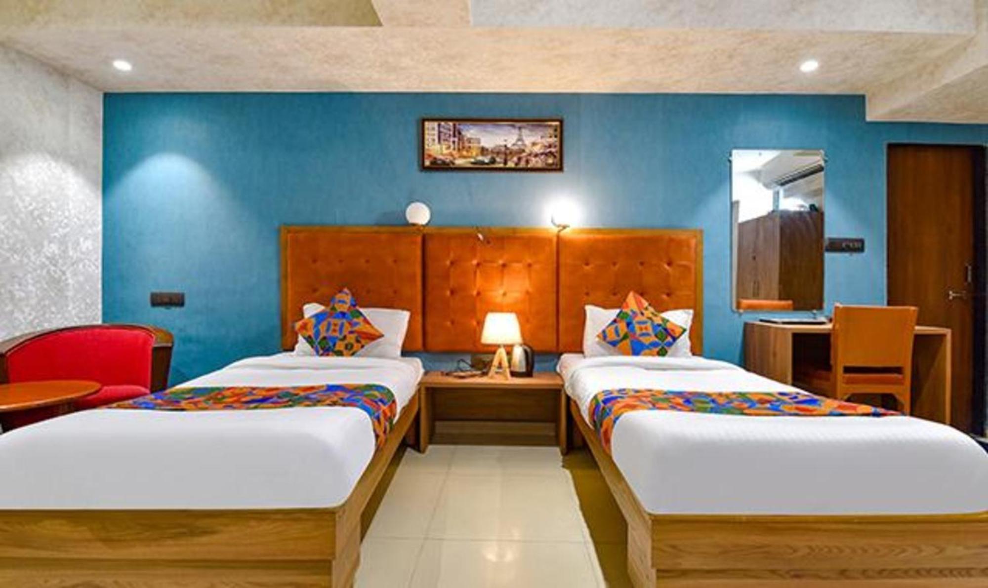 Fabhotel Siddharth Corporate - Vavol, Gandhinagar Bagian luar foto