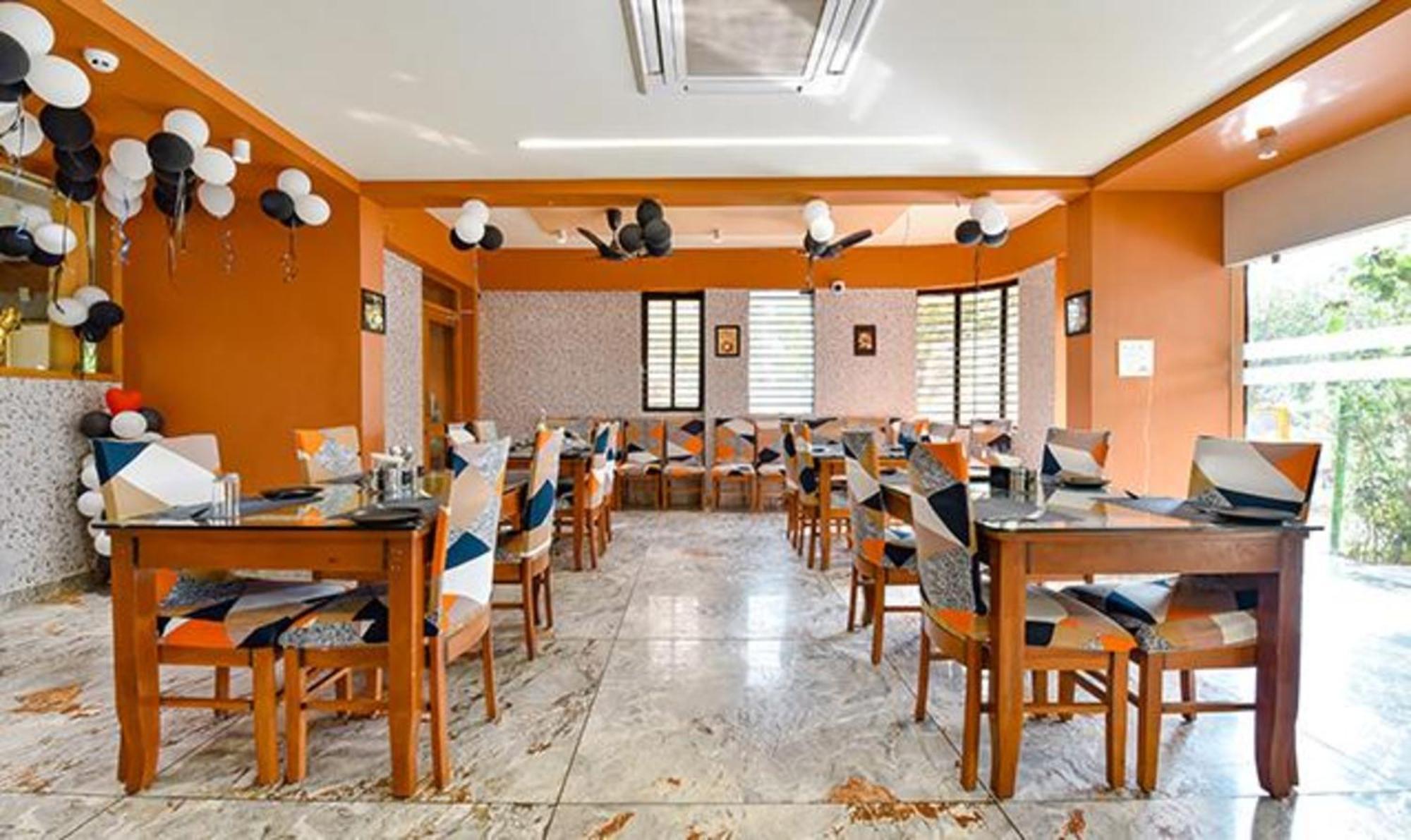 Fabhotel Siddharth Corporate - Vavol, Gandhinagar Bagian luar foto