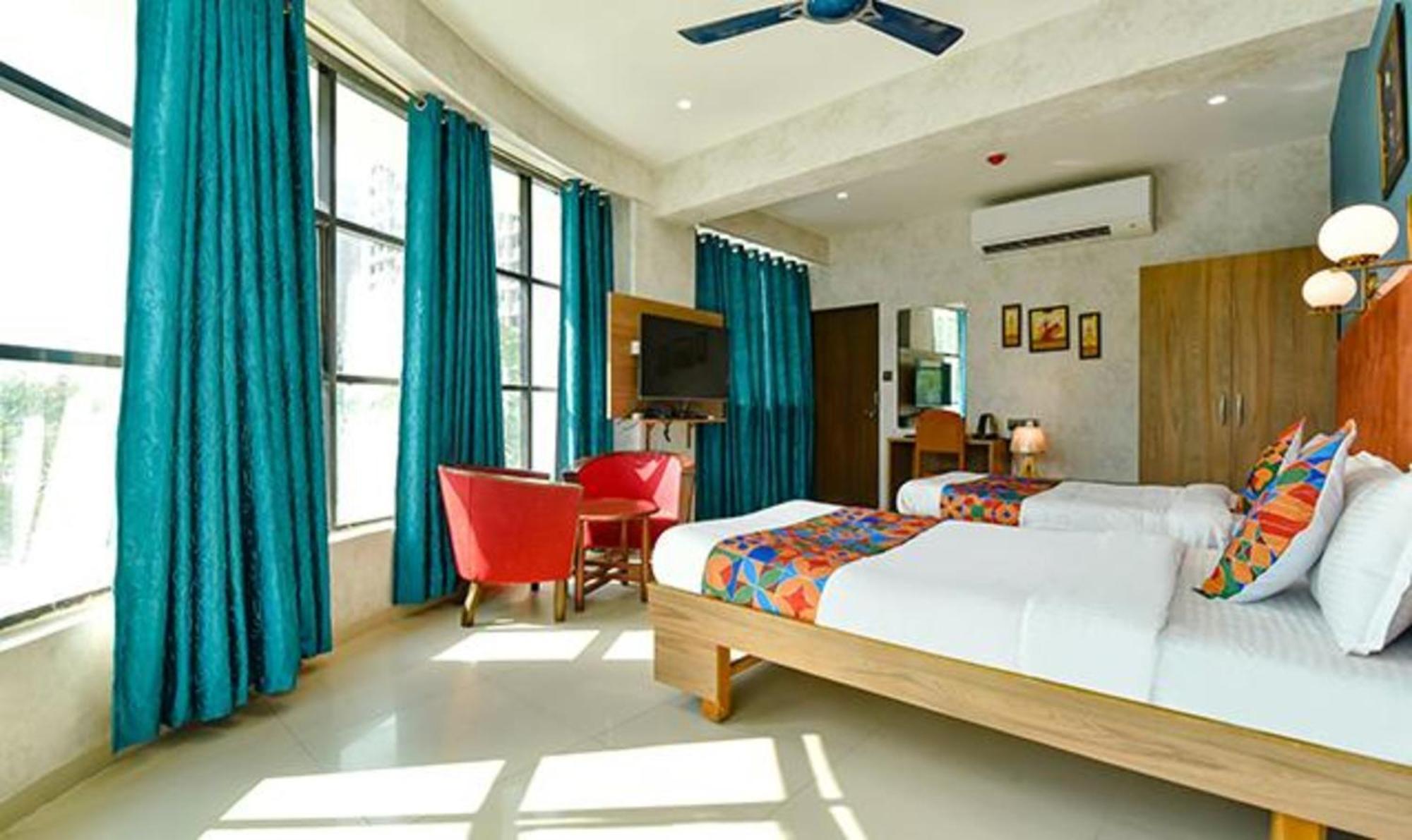 Fabhotel Siddharth Corporate - Vavol, Gandhinagar Bagian luar foto