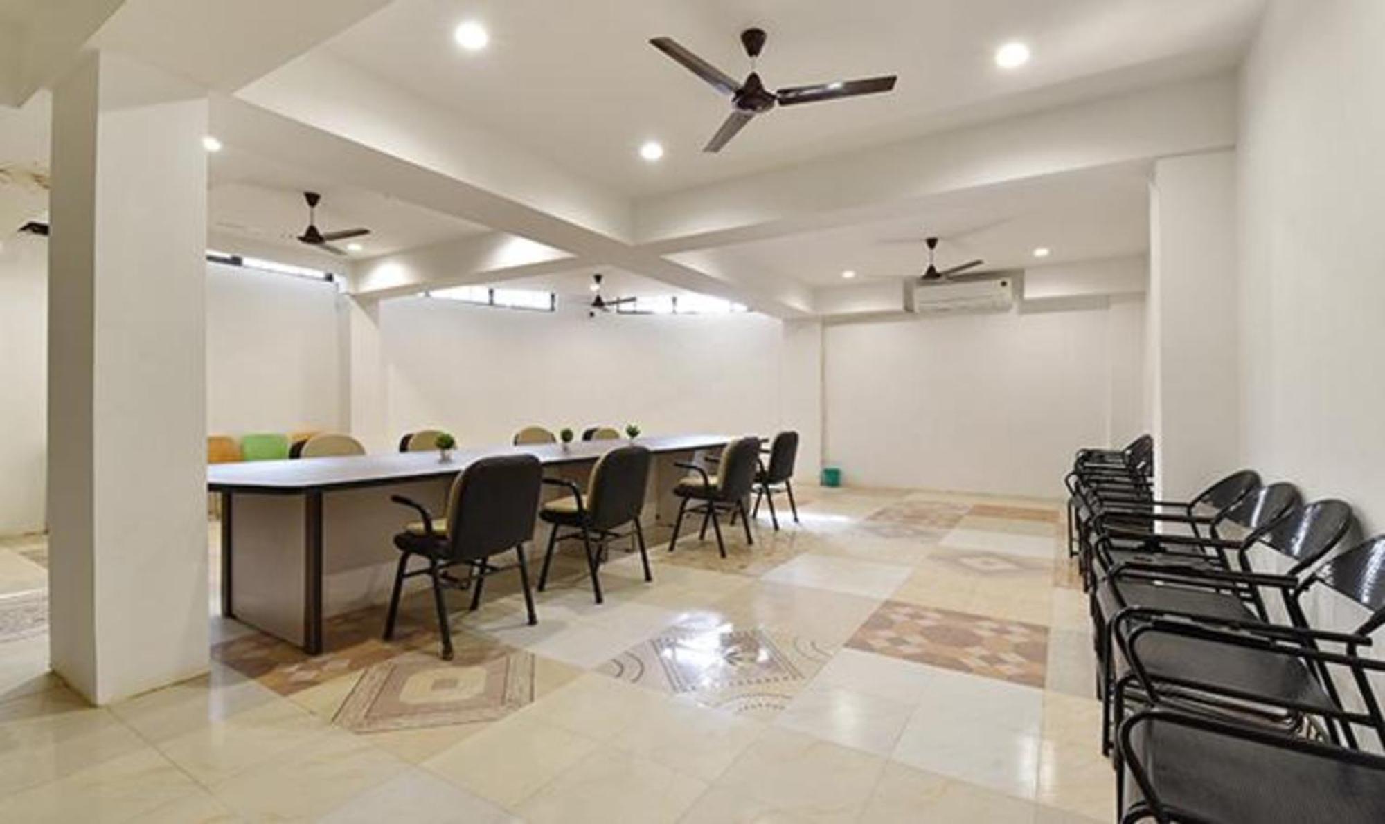 Fabhotel Siddharth Corporate - Vavol, Gandhinagar Bagian luar foto