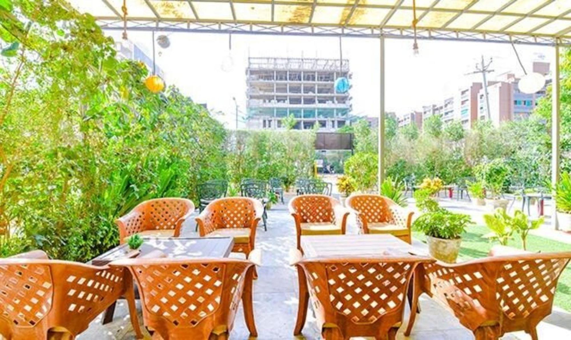 Fabhotel Siddharth Corporate - Vavol, Gandhinagar Bagian luar foto
