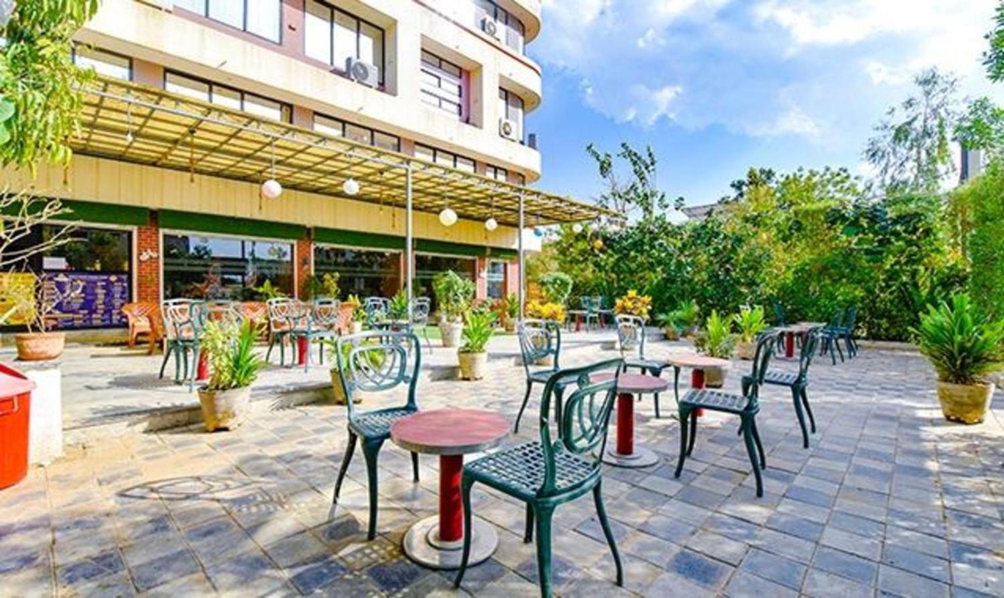 Fabhotel Siddharth Corporate - Vavol, Gandhinagar Bagian luar foto
