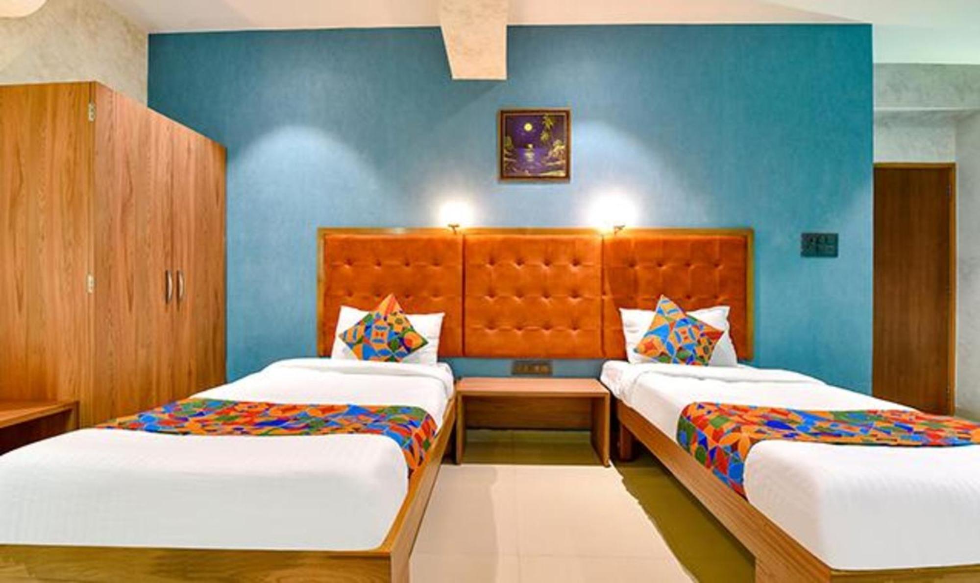 Fabhotel Siddharth Corporate - Vavol, Gandhinagar Bagian luar foto