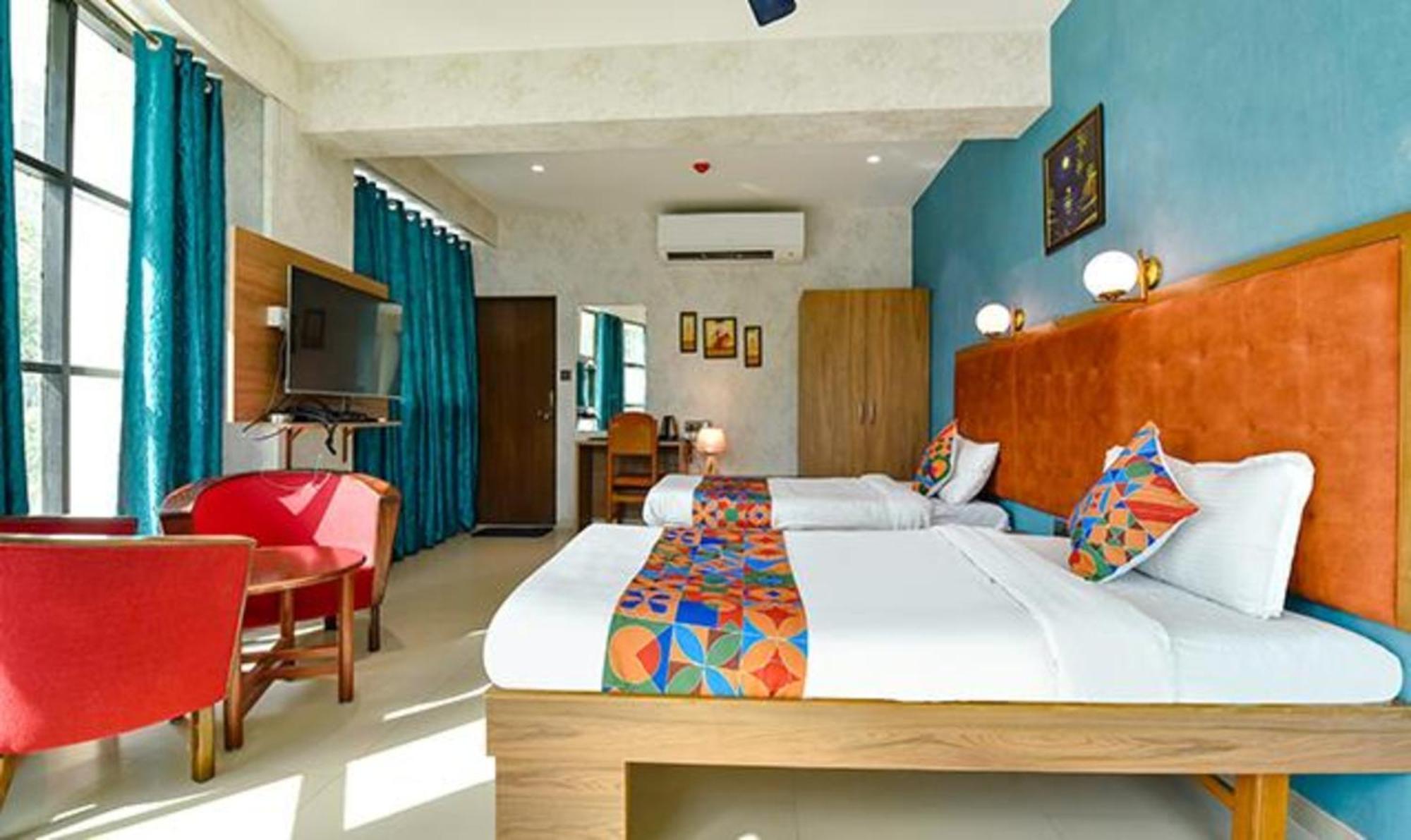 Fabhotel Siddharth Corporate - Vavol, Gandhinagar Bagian luar foto