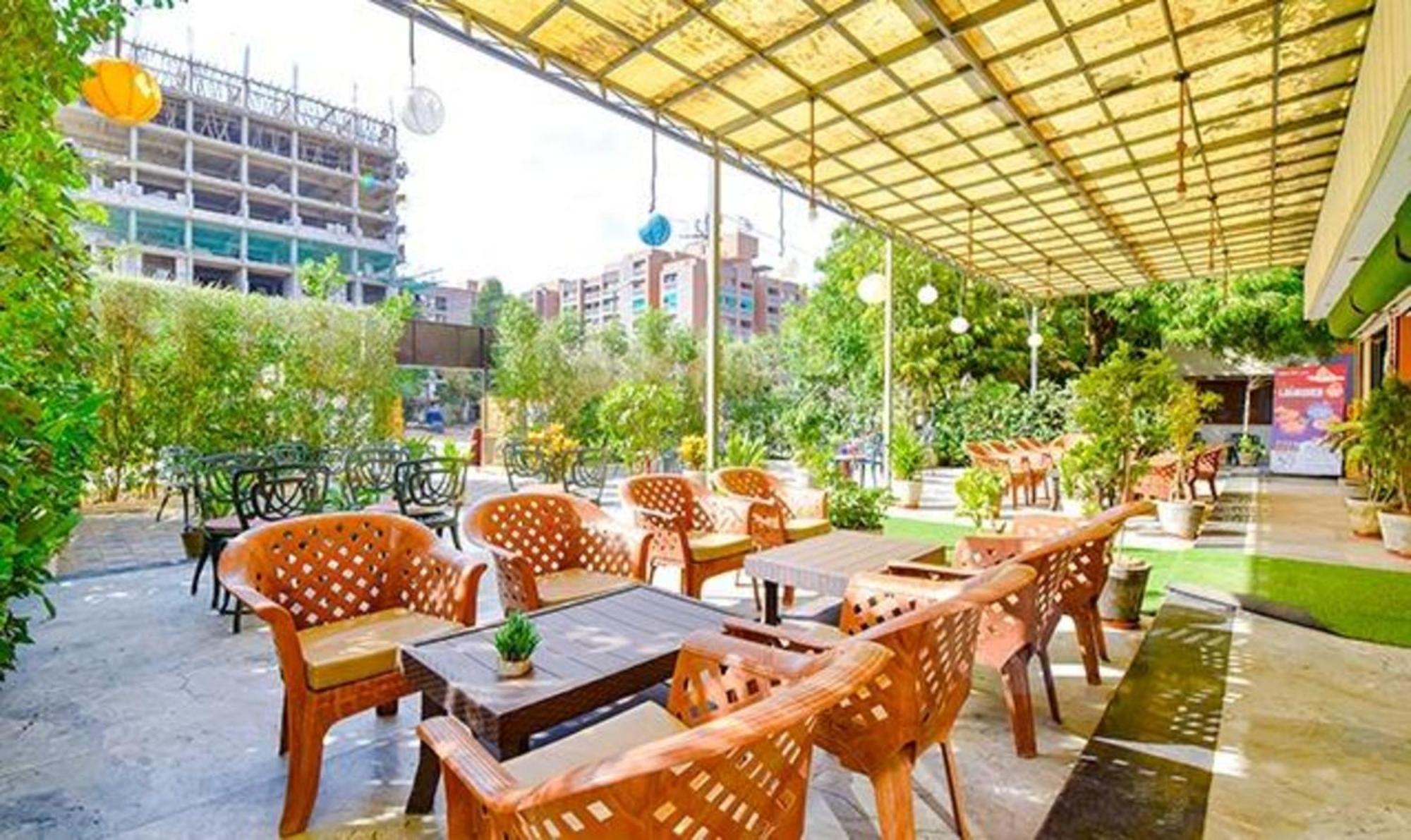 Fabhotel Siddharth Corporate - Vavol, Gandhinagar Bagian luar foto